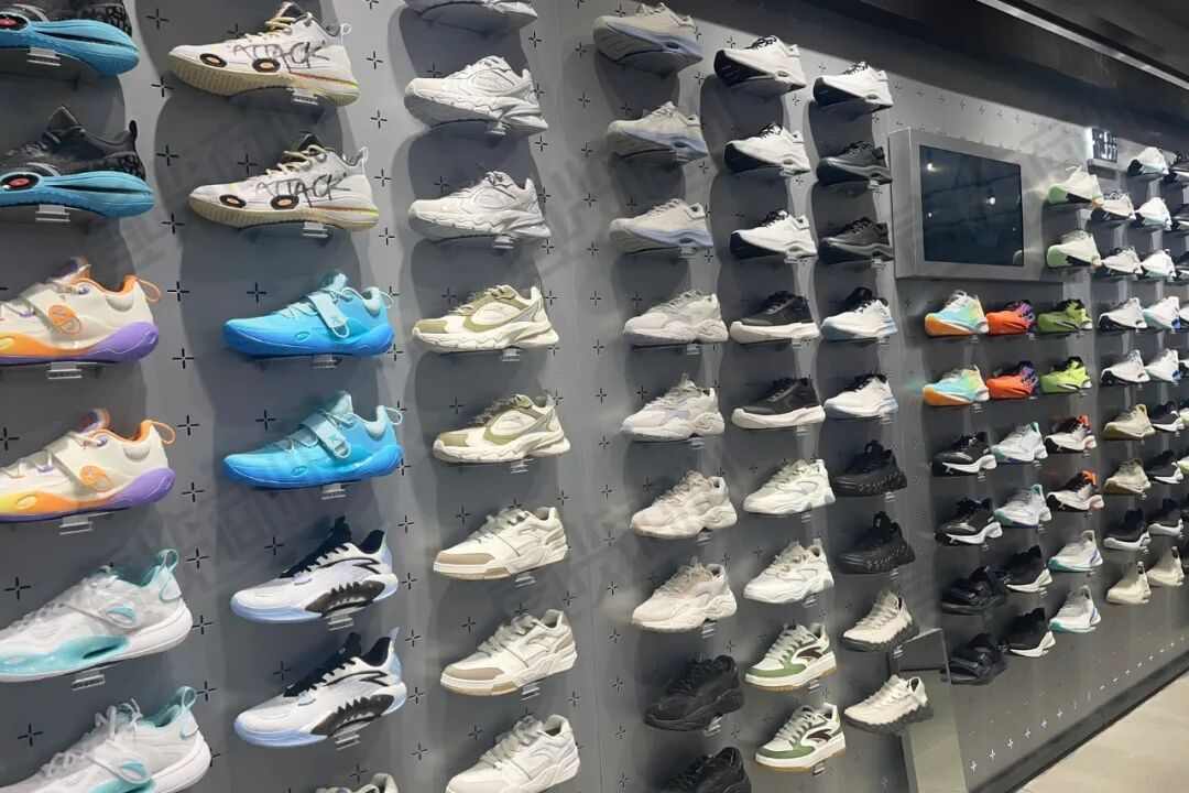 10年收购7个品牌，安踏离“世界的安踏”还有多远？(图3)