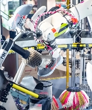 给机器人造鞋帽，是否多此一举？(图1)