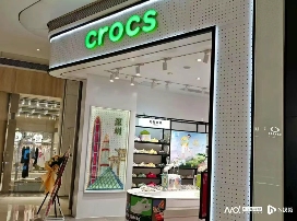 “丑鞋之王”，卖不动了？