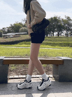 下暴雨出门应该穿什么鞋？首先排除洞洞鞋！(图24)