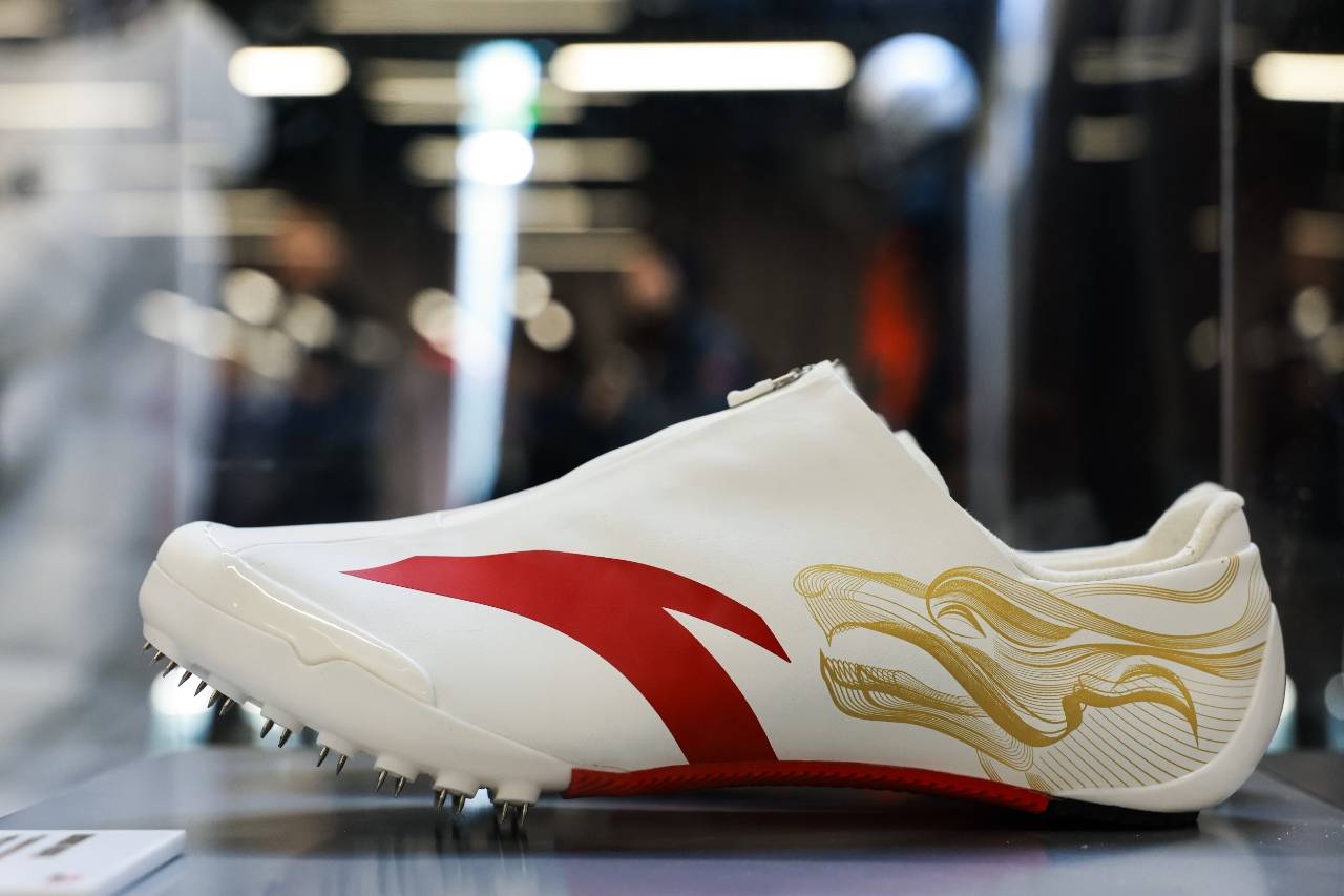 安踏，如何做到“长坡厚雪”(图3)