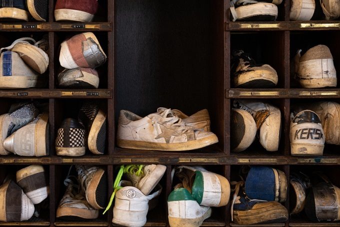 红杉中国控股“小脏鞋”：奢侈品降速期，资本在买(图1)