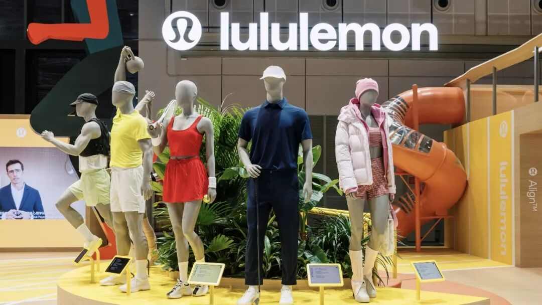 CEO下课，lululemon有救了？(图1)