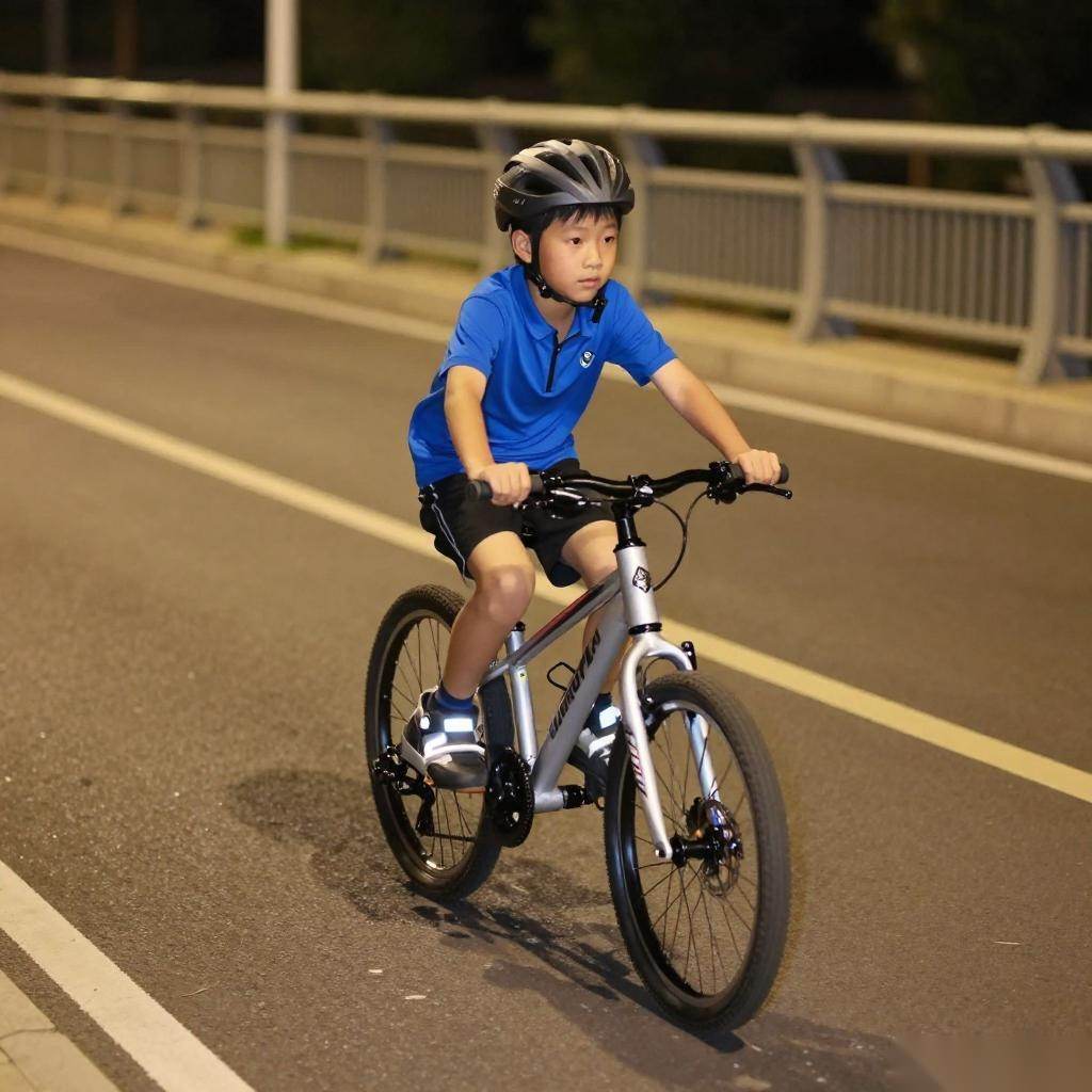 张雪机车深夜回应争议：创业热度下的儿童骑行装备安全标准全攻略