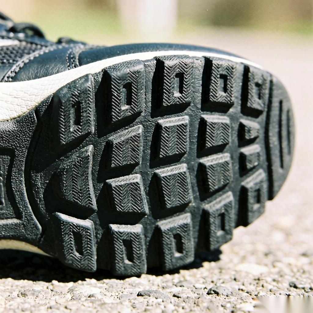 校园安全必备：儿童防踩踏童鞋怎么选？