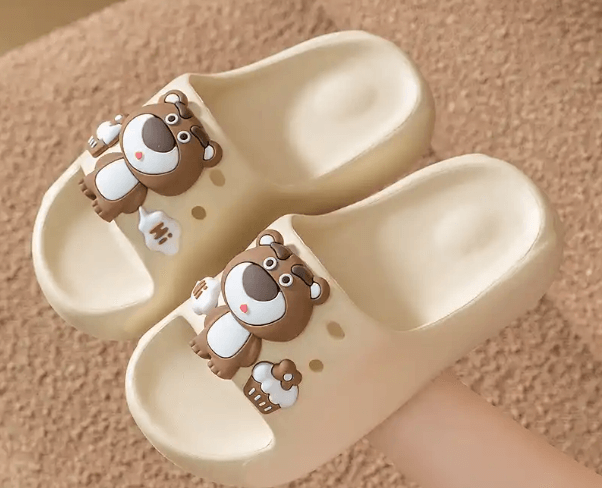 生物基材料 + 抗菌防滑成主流！2025 新款儿童拖鞋 89% 用环保材质，IP 联名款增长 45%