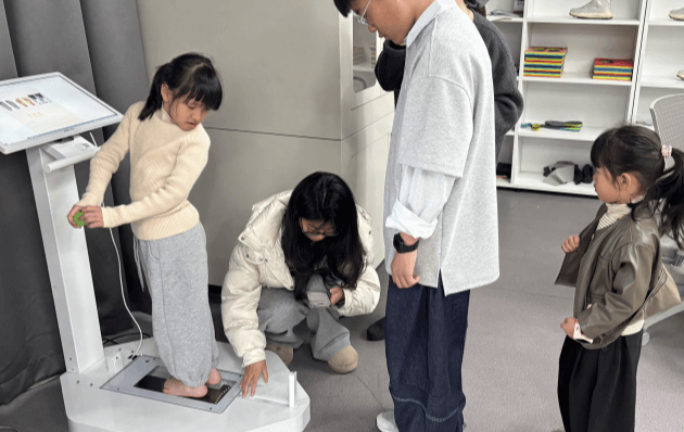 暖心！温职院启动 “护足成长计划”：4-16 岁儿童免费足型筛查，定制鞋楦守护健康第一步