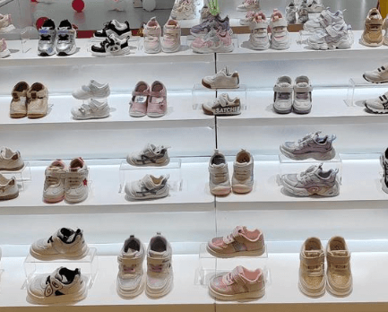 童鞋批发一手货源在哪里？行业货源布局与采购攻略解析