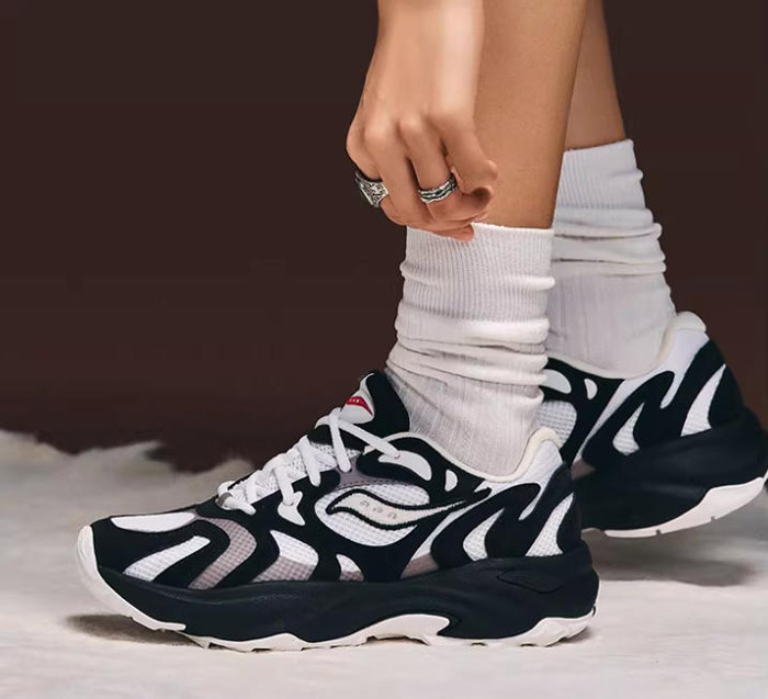 百年匠心遇东方生肖！索康尼AZURA RE马年限定运动鞋重磅释出图片2