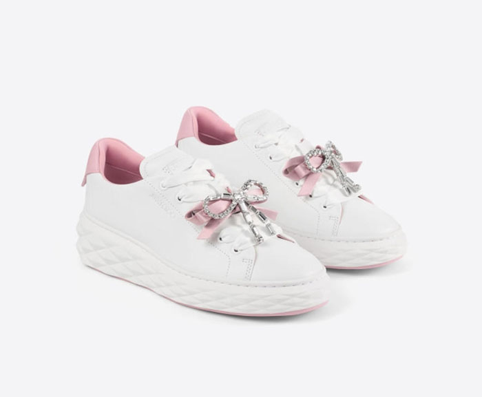 JIMMY CHOO全新「白桃甜酷风」水晶蝴蝶结运动鞋美到犯规！图片