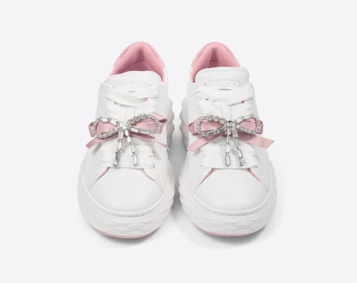 JIMMY CHOO全新「白桃甜酷风」水晶蝴蝶结运动鞋美到犯规！图片1