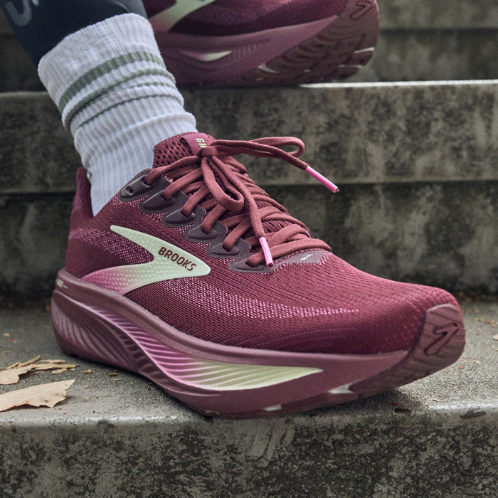 BROOKS 2025秋季重磅首发：幽灵17酒红女士跑鞋上市图片1