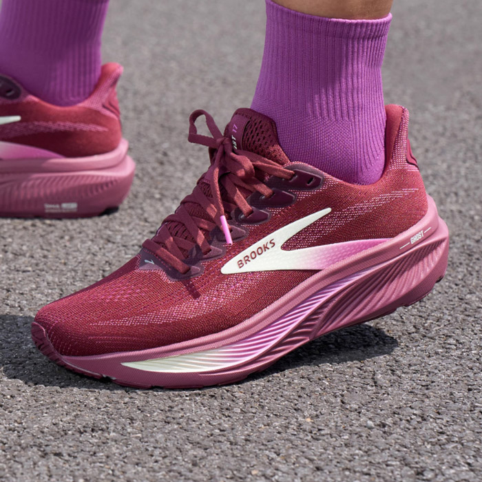 BROOKS 2025秋季重磅首发：幽灵17酒红女士跑鞋上市图片4