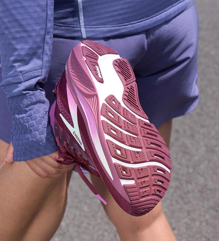 BROOKS 2025秋季重磅首发：幽灵17酒红女士跑鞋上市图片7