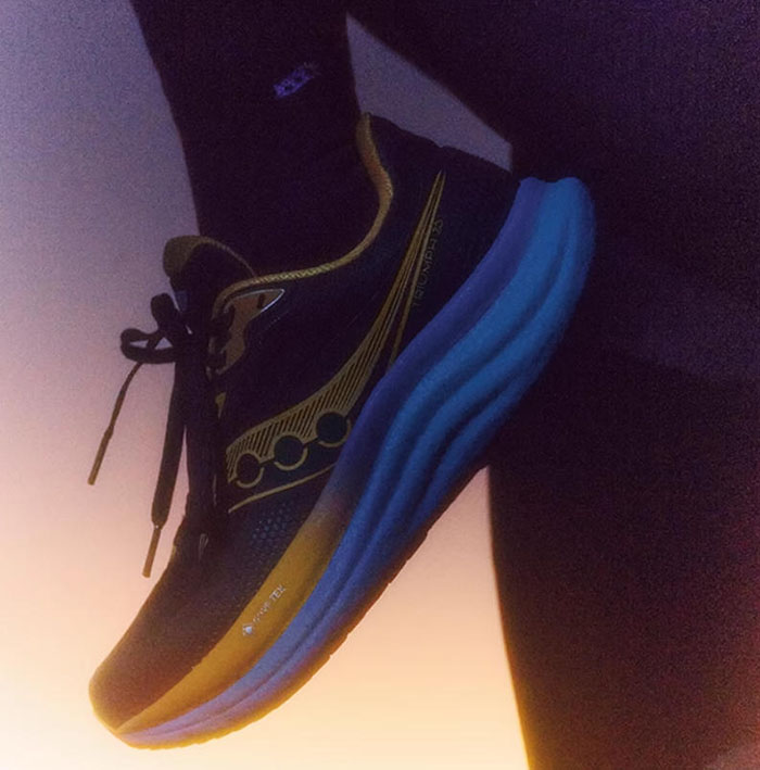 索康尼2025旗舰级TRIUMPH 23 GTX防水缓震跑鞋重磅登场图片2