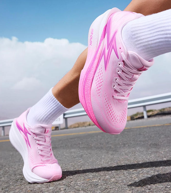361度飞燃4.5MIX「桃花韵」重磅开售：400元内竞速跑鞋，颜值与性能的秋冬突围图片5
