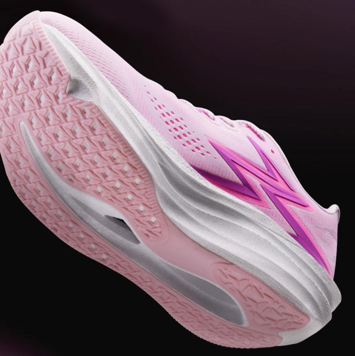 361度飞燃4.5MIX「桃花韵」重磅开售：400元内竞速跑鞋，颜值与性能的秋冬突围图片8