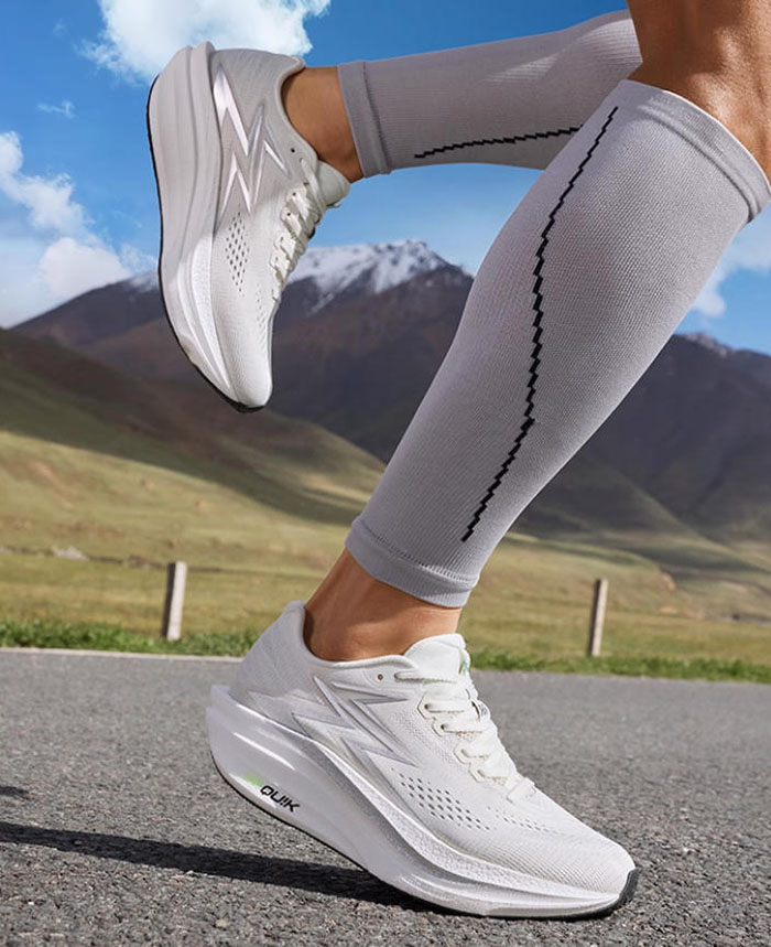 361度飞燃4.5MIX「桃花韵」重磅开售：400元内竞速跑鞋，颜值与性能的秋冬突围图片12