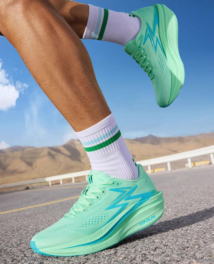 361度飞燃4.5MIX「桃花韵」重磅开售：400元内竞速跑鞋，颜值与性能的秋冬突围图片14