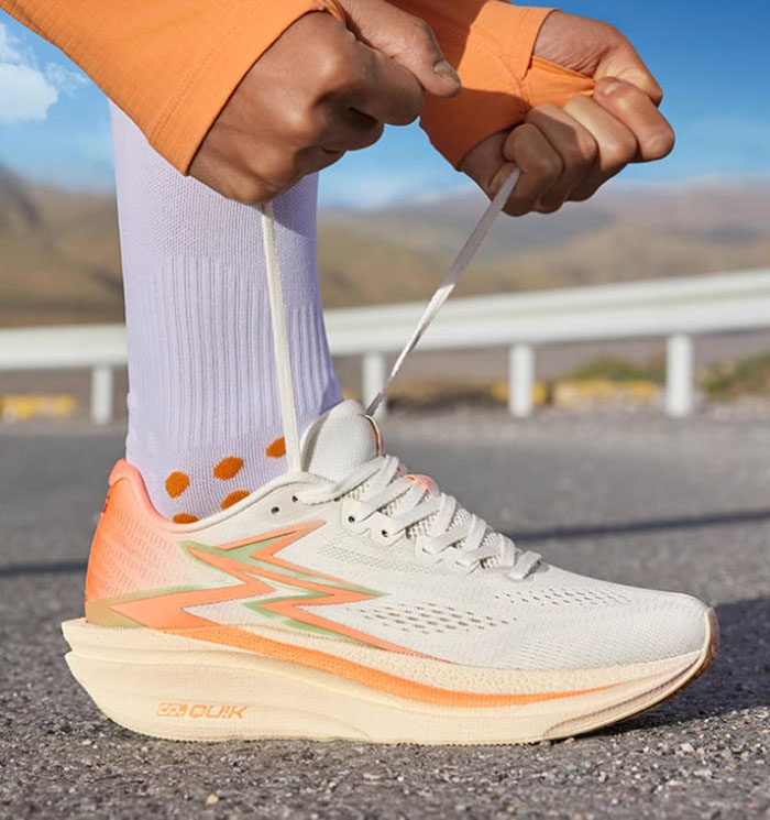 361度飞燃4.5MIX「桃花韵」重磅开售：400元内竞速跑鞋，颜值与性能的秋冬突围图片11