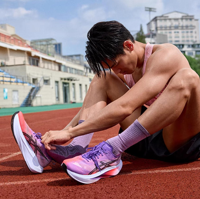 亚瑟士2025秋季全新徐嘉余同款MEGABLAST回弹跑鞋登场图片2