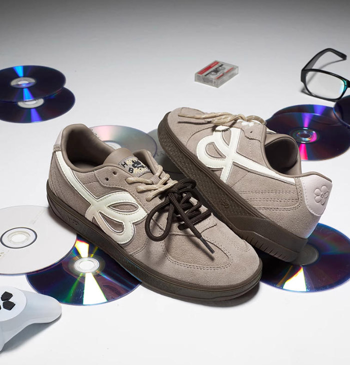 国潮品牌We flower 2025秋季新款奶芋灰配色德训鞋惊艳登场图片4