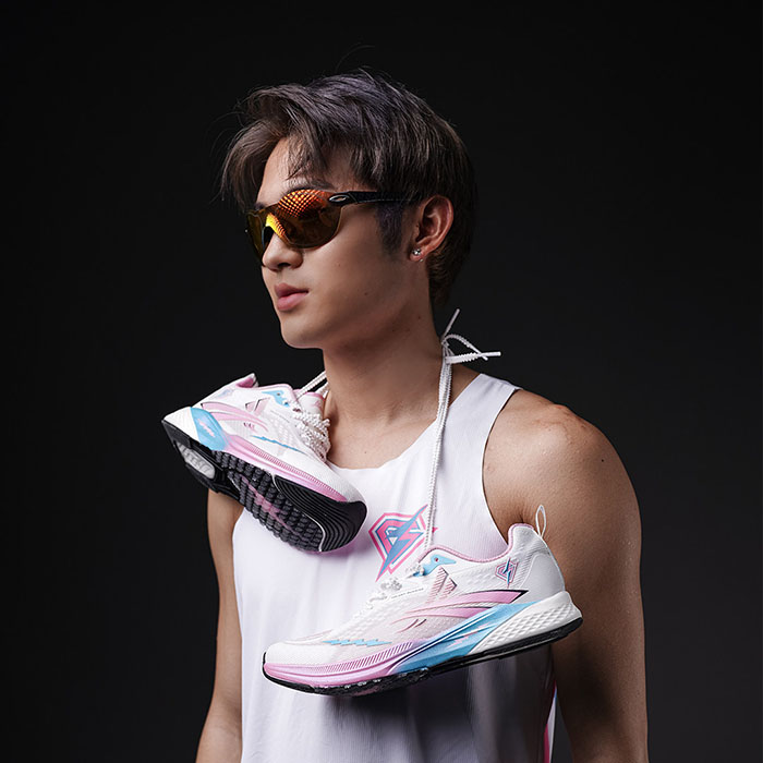 学生体考首选300元内碳板跑鞋！沃兰迪梦幻闪电跑鞋实战体验