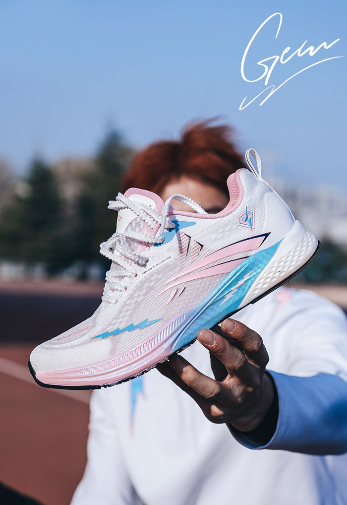 学生体考首选300元内碳板跑鞋！沃兰迪梦幻闪电跑鞋实战体验图片2