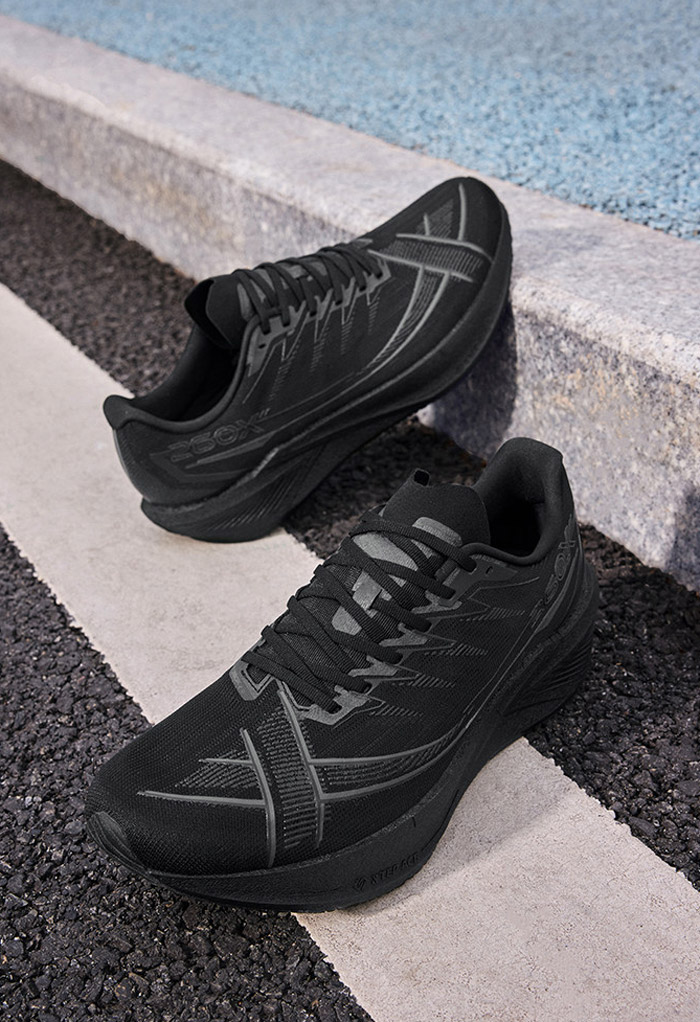 冠军科技下放400元档新标杆！特步260X2.0碳板跑鞋深度评测图片5