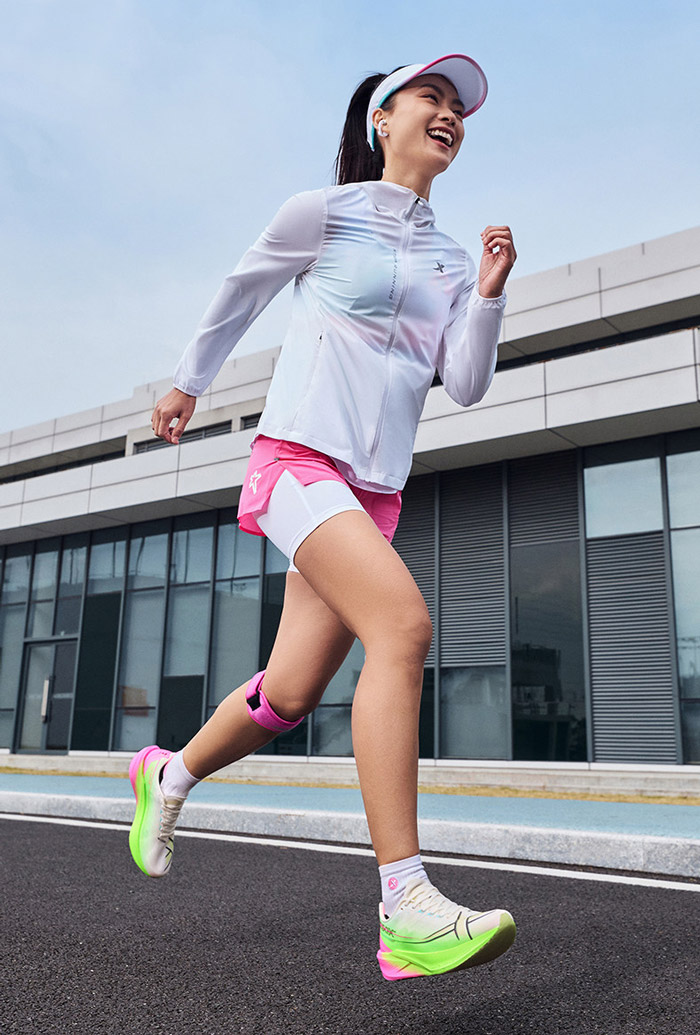 冠军科技下放400元档新标杆！特步260X2.0碳板跑鞋深度评测图片7