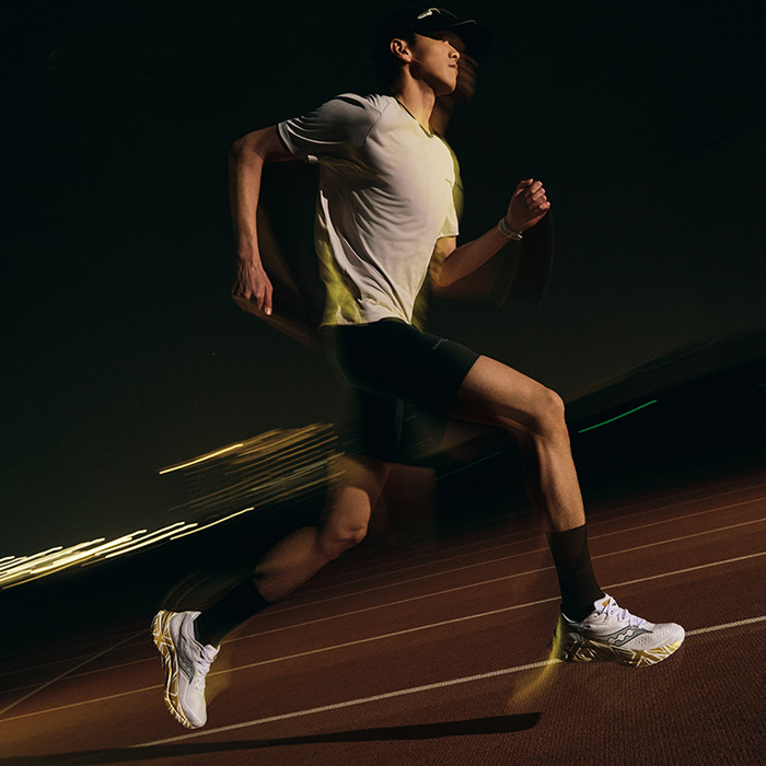 索康尼2025全新白金啡速4跑鞋重塑专业跑鞋时尚新标杆图片6 索康尼2025全新白金啡速4跑鞋重塑专业跑鞋时尚新标杆图片6