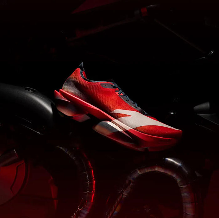 安踏C10 PRO 2代「劲冲」配色跑鞋登场:机车热血碰撞马拉松图片 安踏C10 PRO 2代「劲冲」配色跑鞋登场:机车热血碰撞马拉松图片