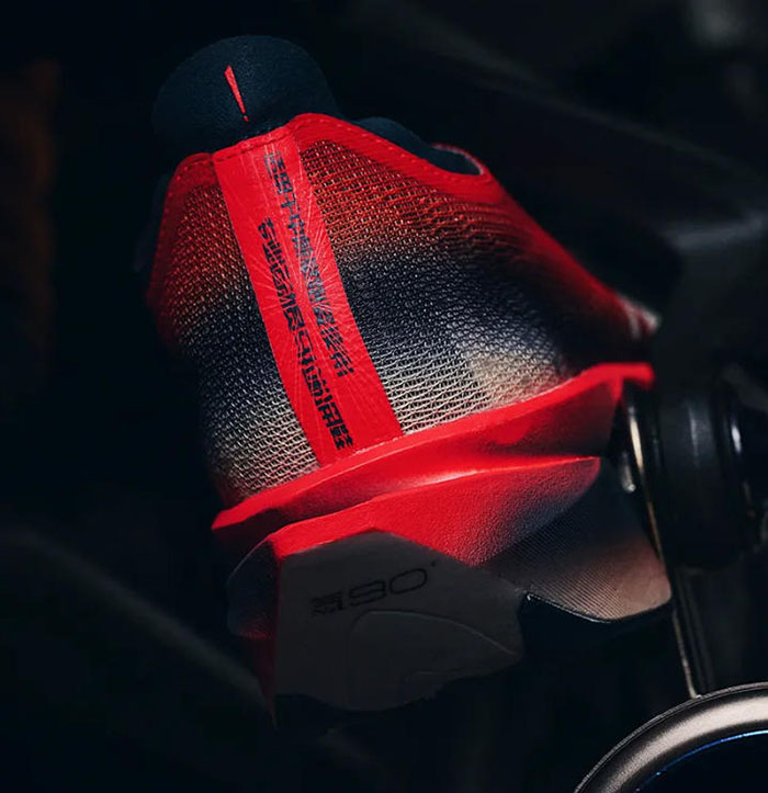 安踏C10 PRO 2代「劲冲」配色跑鞋登场:机车热血碰撞马拉松图片3 安踏C10 PRO 2代「劲冲」配色跑鞋登场:机车热血碰撞马拉松图片3