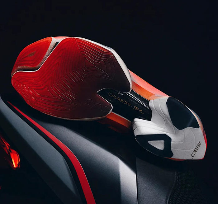 安踏C10 PRO 2代「劲冲」配色跑鞋登场:机车热血碰撞马拉松图片5 安踏C10 PRO 2代「劲冲」配色跑鞋登场:机车热血碰撞马拉松图片5