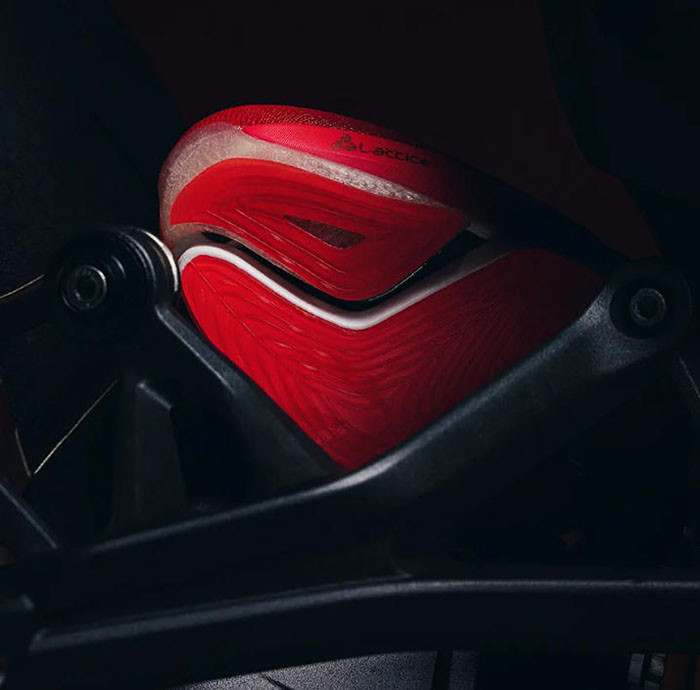 安踏C10 PRO 2代「劲冲」配色跑鞋登场:机车热血碰撞马拉松图片6 安踏C10 PRO 2代「劲冲」配色跑鞋登场:机车热血碰撞马拉松图片6