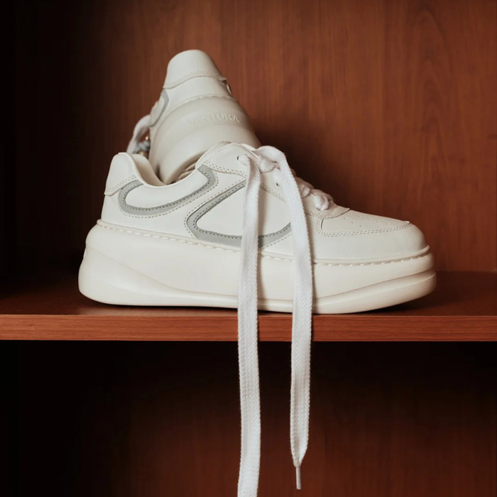 薇薇燃发布2025秋冬云朵系列小白鞋：以极简美学重构都市女性的 “踏云” 体验图片2