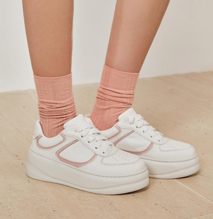 薇薇燃发布2025秋冬云朵系列小白鞋：以极简美学重构都市女性的 “踏云” 体验图片7