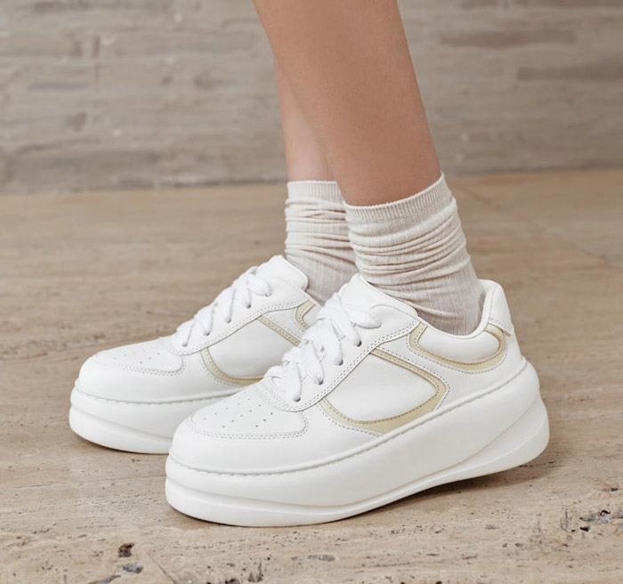 薇薇燃发布2025秋冬云朵系列小白鞋：以极简美学重构都市女性的 “踏云” 体验图片9