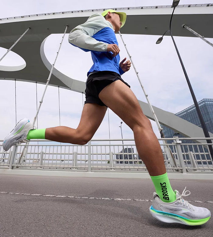 布鲁克斯2025秋季新款Adrenaline GTS追岚25跑鞋重磅登场图片