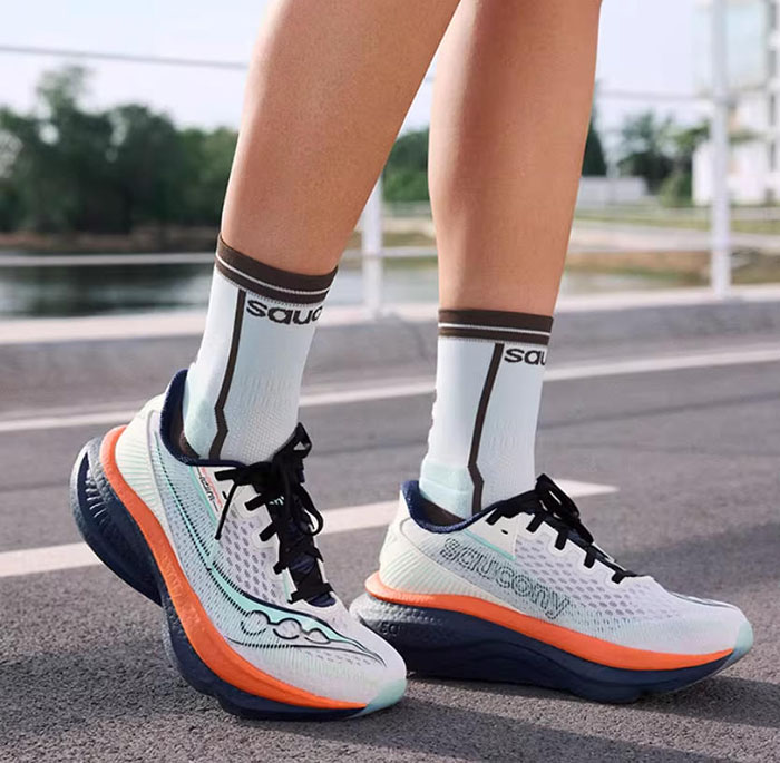 彭于晏同款！索康尼2026新款ENDORPHIN AZURA啡岚跑鞋上市图片3