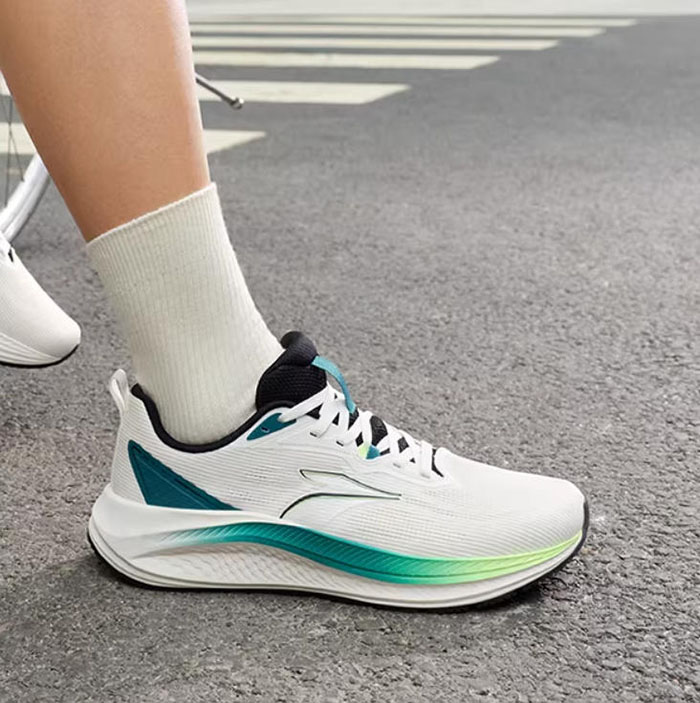 200元内高性价比跑鞋！361度2026新款锋翼2.0SE跑鞋全维度评测图片4