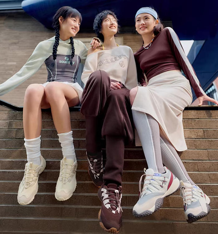 索康尼推出2026全新SURGE SPIKES 80S女款芭蕾运动鞋图片