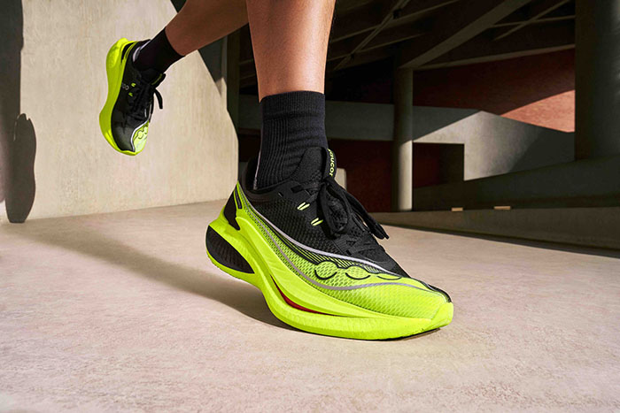 破速新生｜索康尼啡鹏5跑鞋上市：给逐风跑者的「无负担竞速答案」图片1