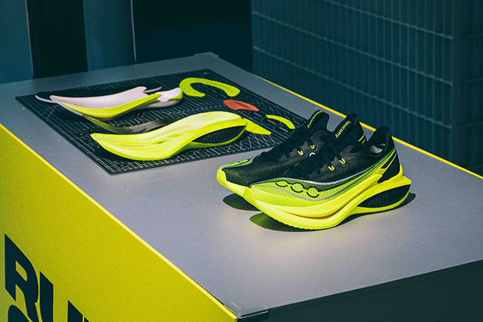 破速新生｜索康尼啡鹏5跑鞋上市：给逐风跑者的「无负担竞速答案」图片3