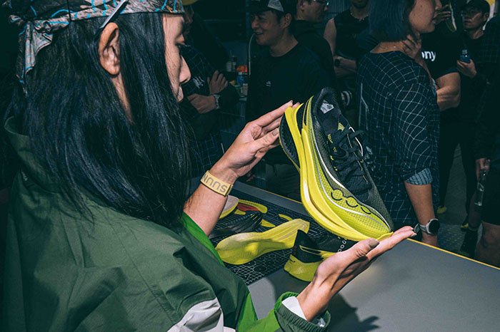 破速新生｜索康尼啡鹏5跑鞋上市：给逐风跑者的「无负担竞速答案」图片4