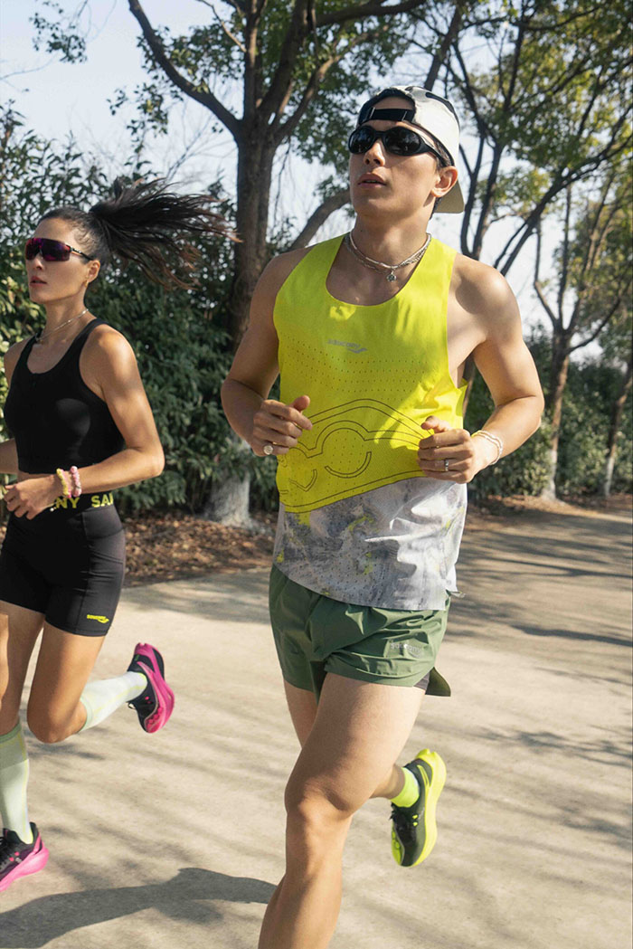 破速新生｜索康尼啡鹏5跑鞋上市：给逐风跑者的「无负担竞速答案」图片6