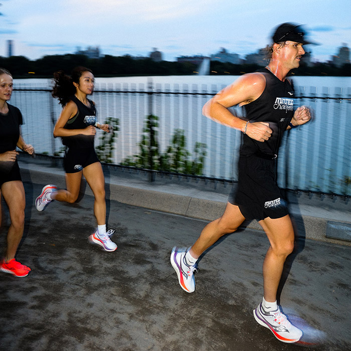 索康尼全新「陆地速鲨」主题配色啡速4竞速跑鞋登场图片1