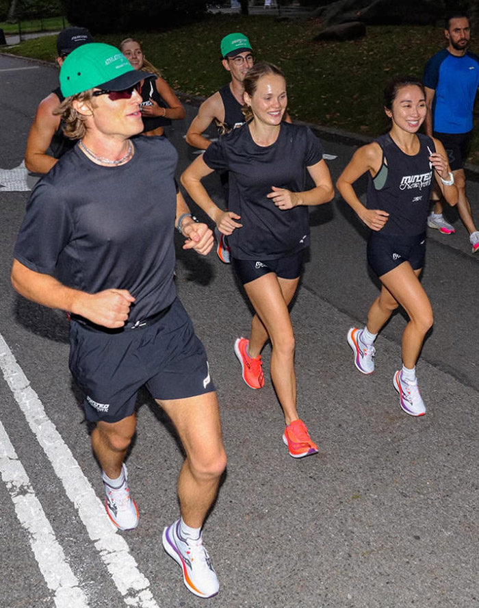 索康尼全新「陆地速鲨」主题配色啡速4竞速跑鞋登场图片2