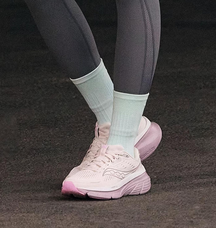 索康尼2025全新浅绿和灰粉配色GUIDE向导18女士跑鞋上市图片5