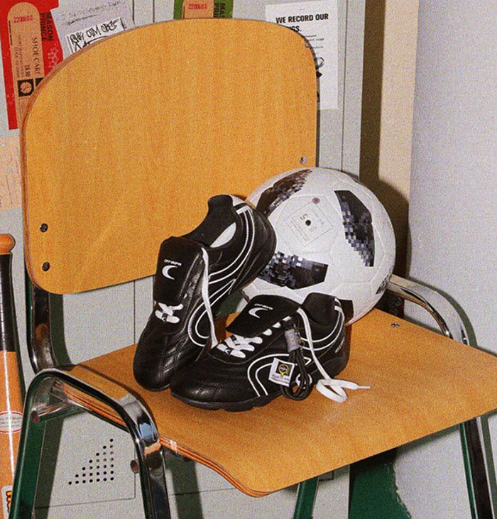 复古运动风潮破圈！CAT&SOFA「猫与沙发」2025全新双C足球鞋登场图片1